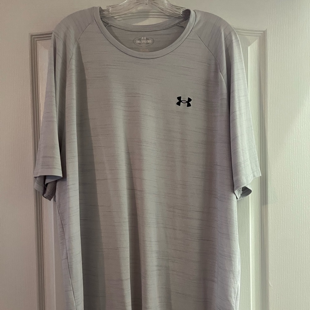EUC Under Armour tshirt